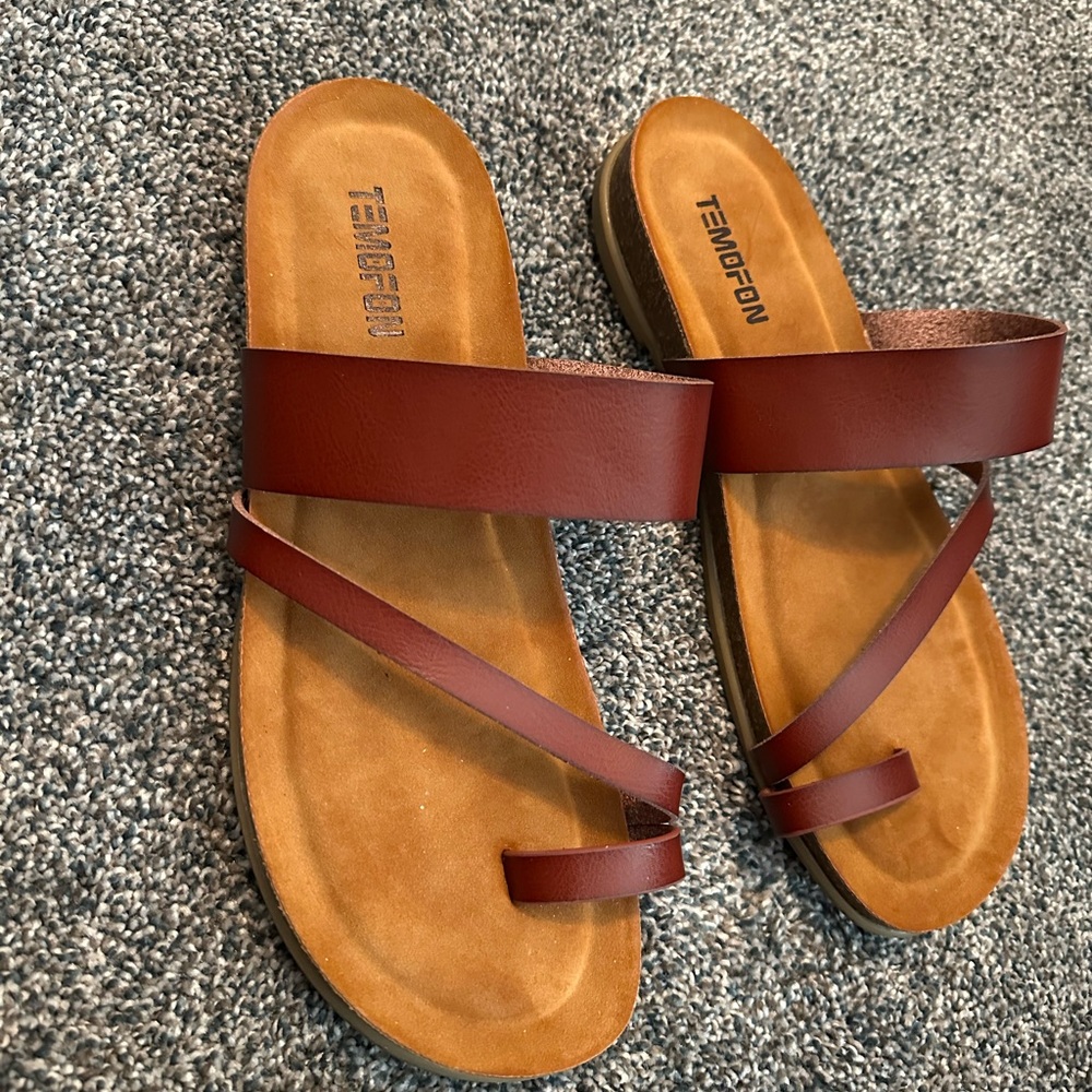 NEW NWT SIZE 10 TEMOFON Sandals. Toe Ring. Strappy. SO COMFY 💕💖